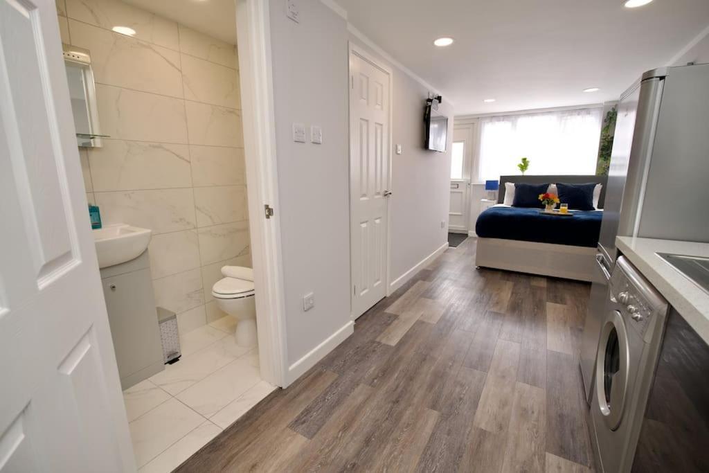 Dane Duplex Studio Nine - Stylish Retreat Apartment Coventry